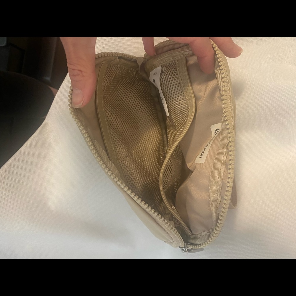 LULULEMON EVERYWHERE BELT BAG IN TRENCH🔥🔥🔥 - Picture 7 of 11